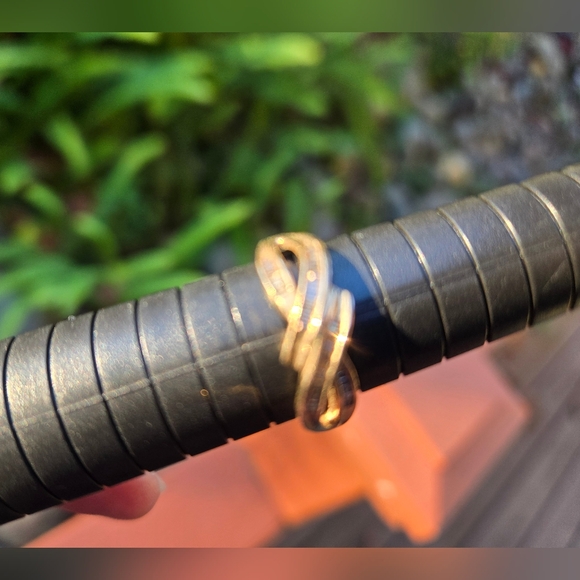 10K ring with genuine baguette diamonds.  8 1/4,  MAKE ME AN OFFER! - Picture 6 of 9